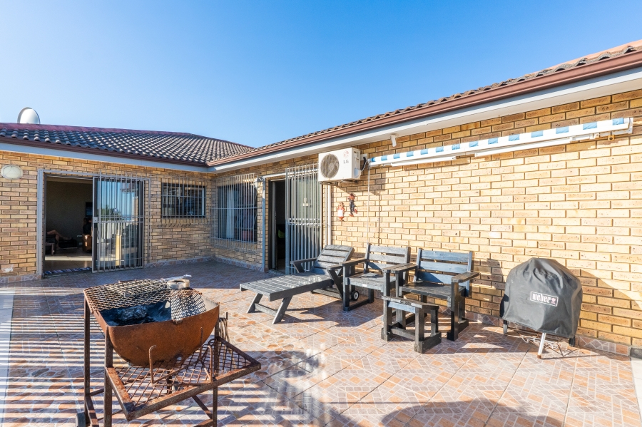 4 Bedroom Property for Sale in Dana Bay Western Cape